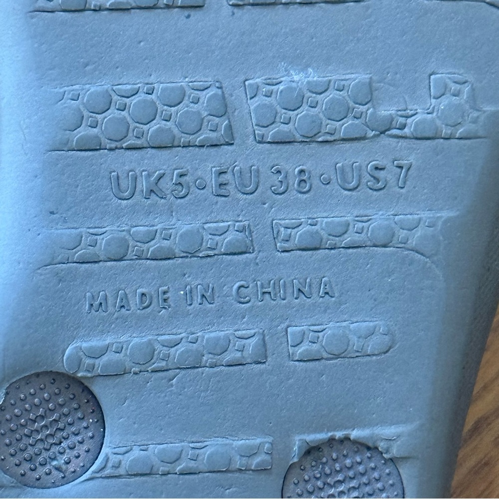 FitFlop Gray Black Thong Sandals - Picture 8 of 8
